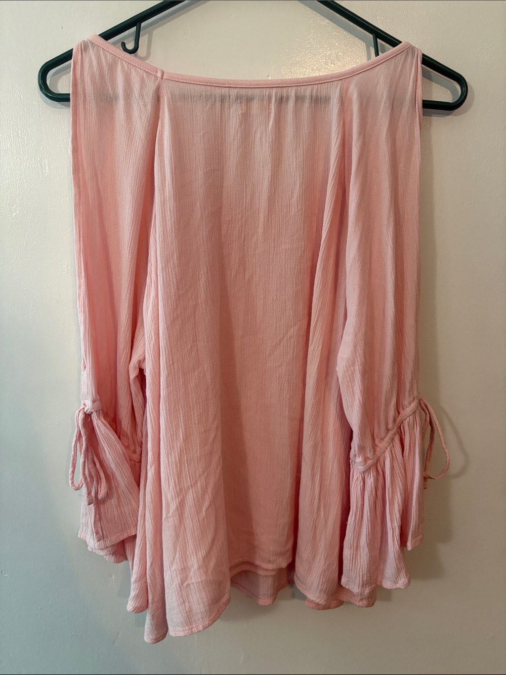 Hollister Light Pink Cold-Shoulder Bell Sleeve Top Size Large - Picture 8 of 8